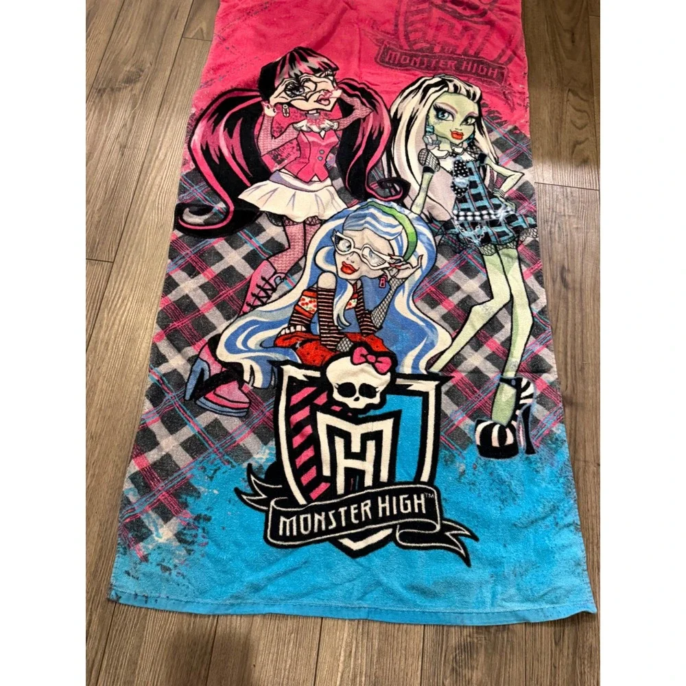 Vtg Monster High Bath Beach Towel Draculaura Frankie Stein Ghoulia Yelps Goth